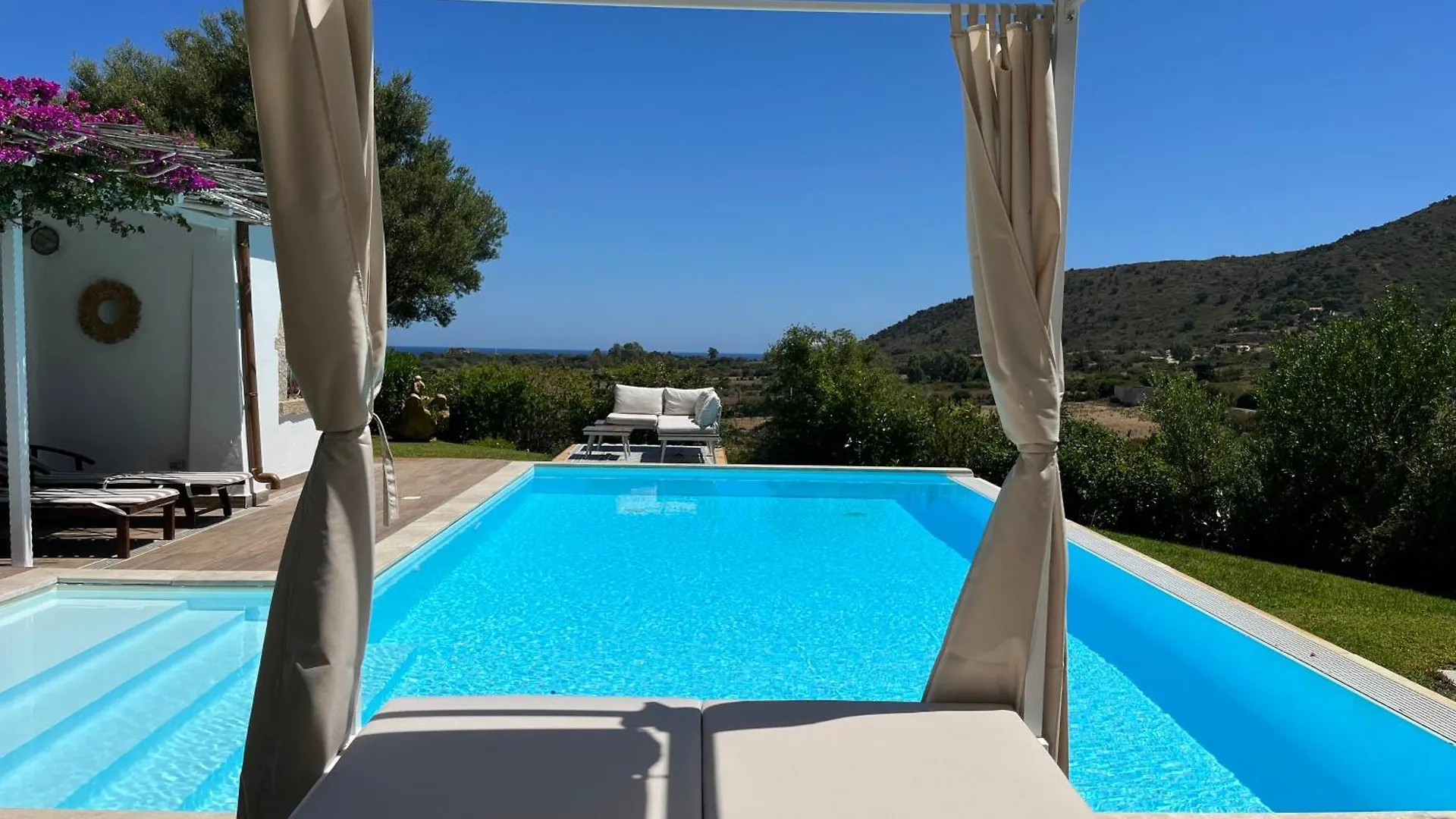 Villa Con Piscina E Vista Mare Tanaunella
