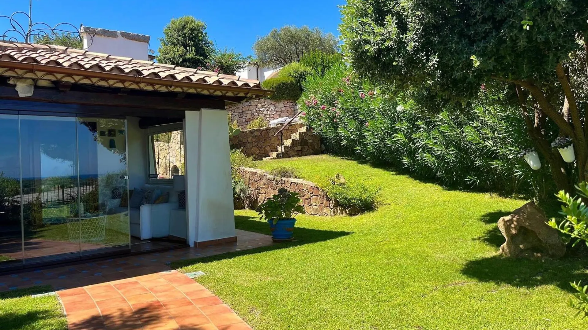 Villa Con Piscina E Vista Mare Tanaunella 0*,